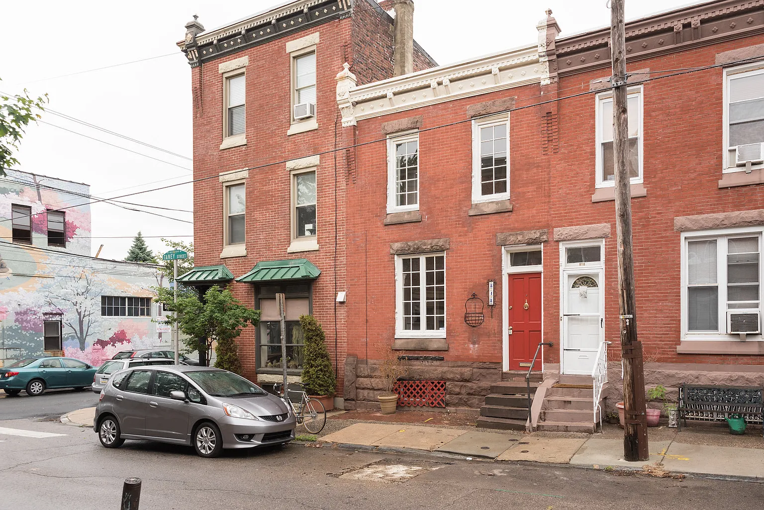 848 N Taney St photo 1