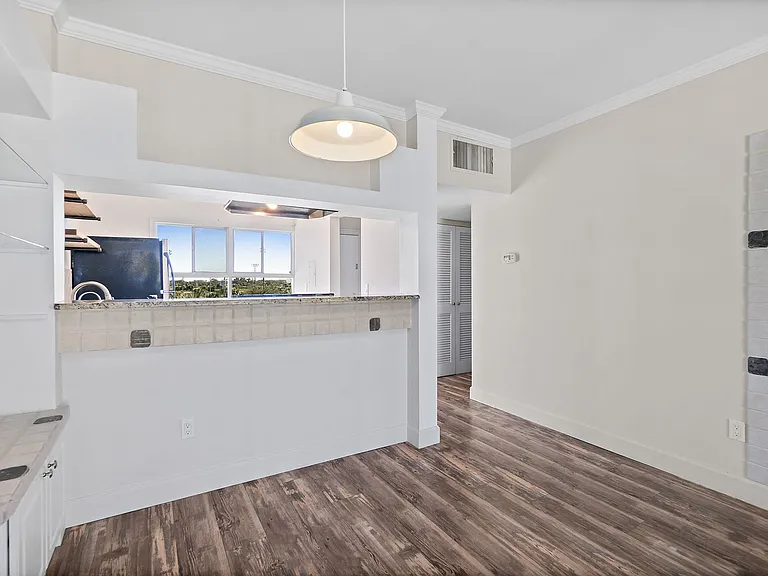 719 S Beach St #314B — Photo 4