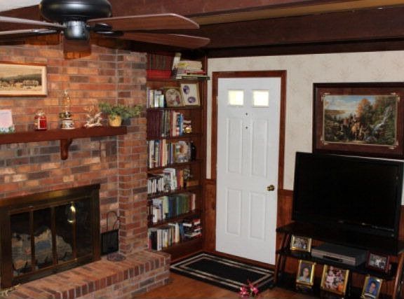 5th image of 10220 Nancy Dr