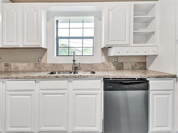 5th image of 4400 Robinhood Cir