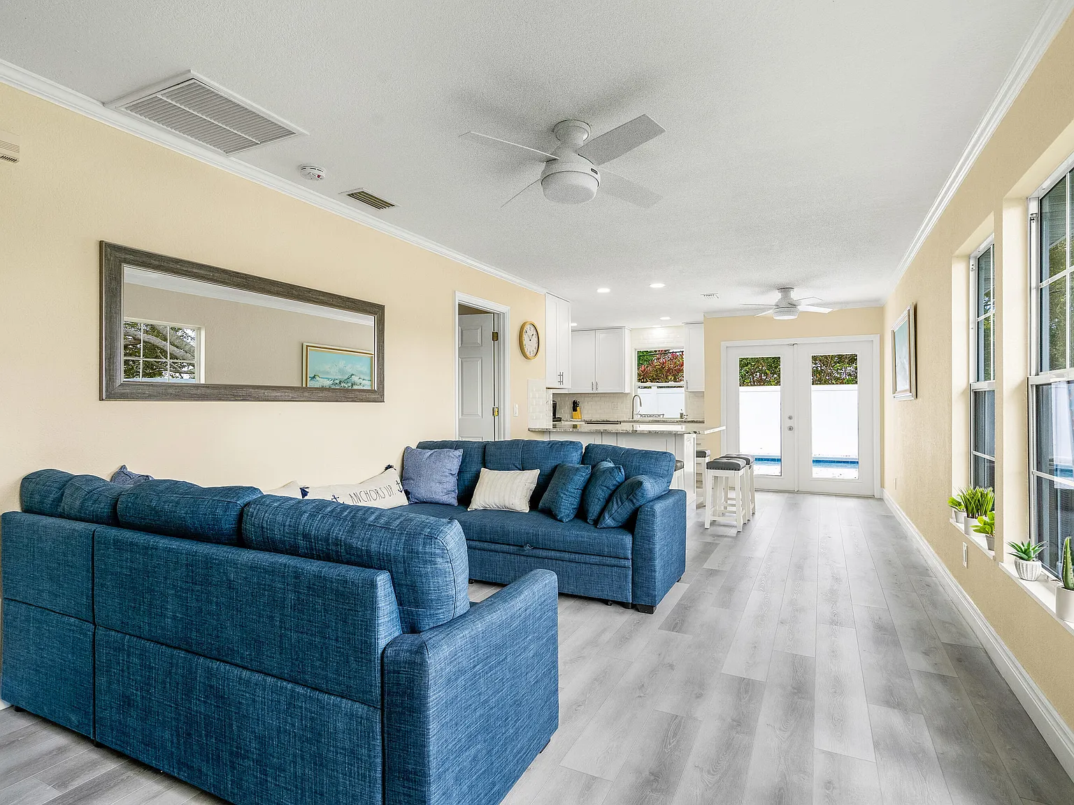 3 bed, 2.0 bath, 950 sqft, $6,000 — Photo 3
