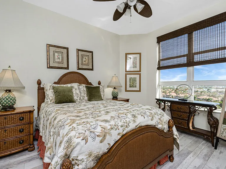 3313 Sunset Key Cir #701 — Photo 30