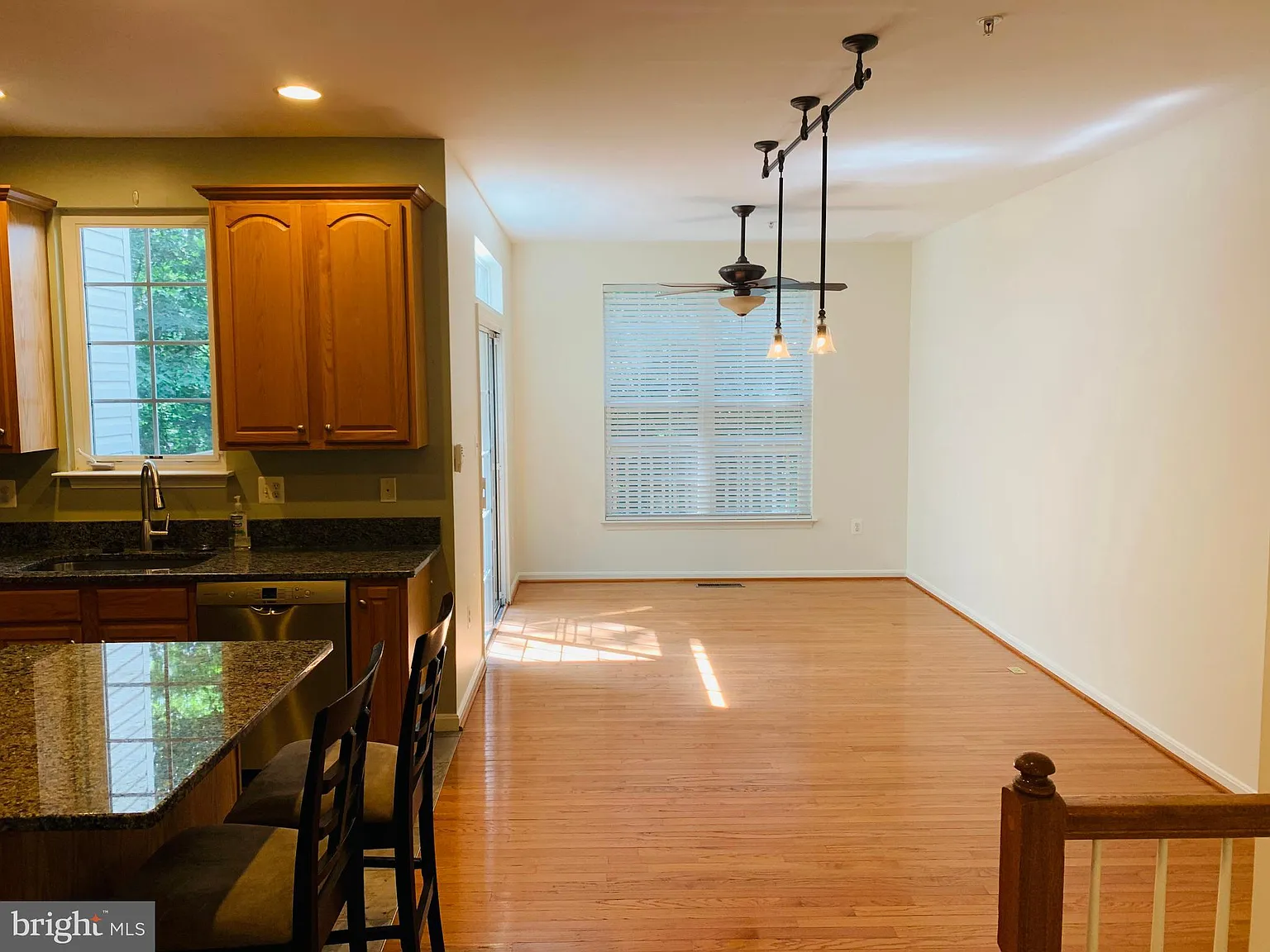 3 bed, 3.5 bath, 2190 sqft, $2,800 — Photo 4