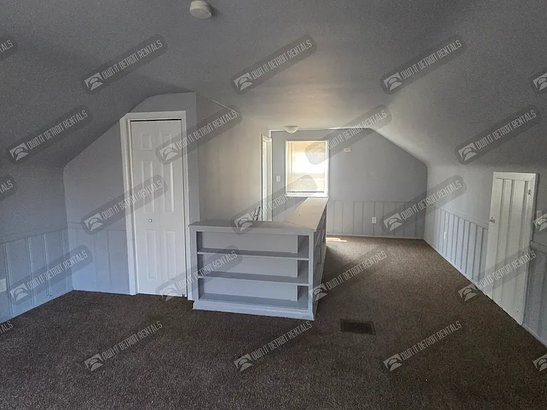 18627 Curtis St — Photo 18