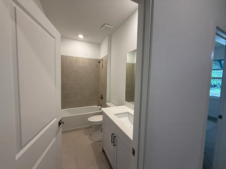 1872 NW 6th Ct — Photo 10