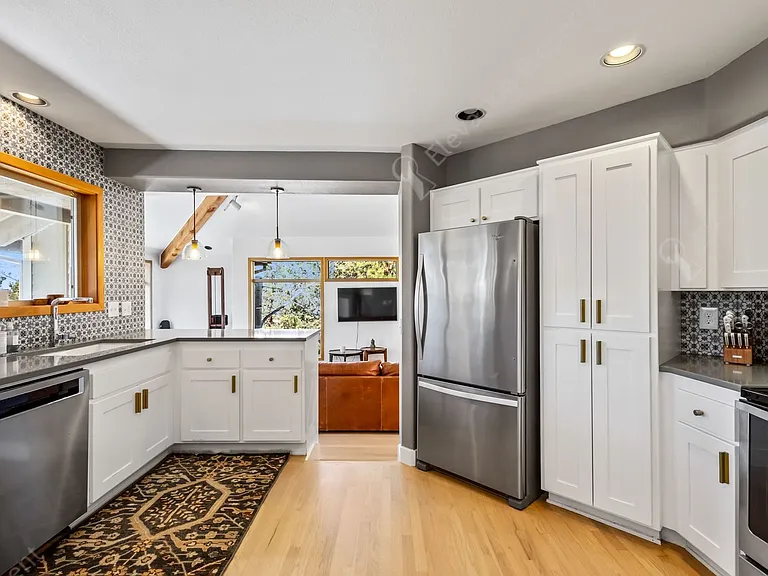 1955 NW Brogan — Photo 10