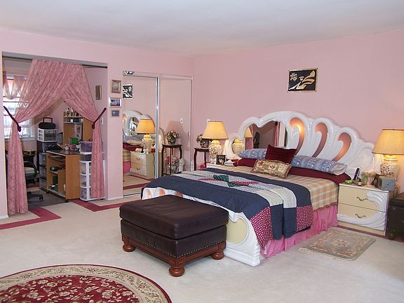 5th image of 16 Daell Ln