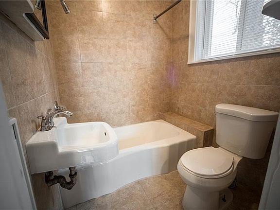 4th image of 3435 Lexington Ave #C