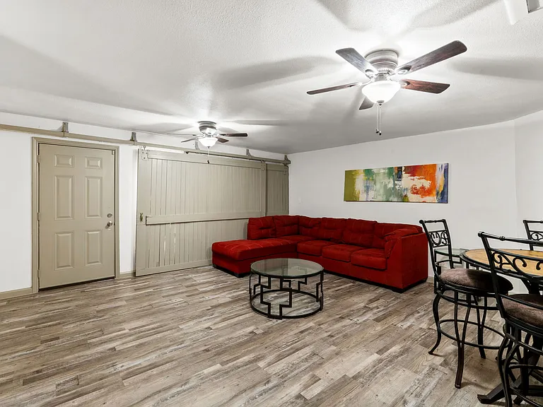 3106 N Zarzamora St — Photo 4