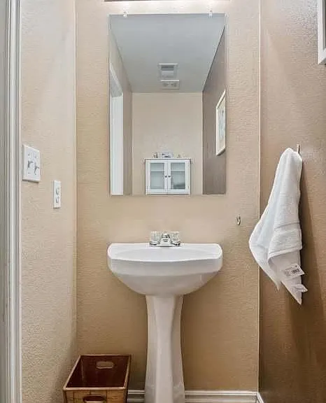 11725 Elizabeth Cir — Photo 7