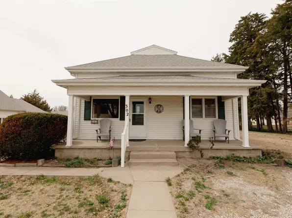 302 Barton St, Stratton, NE 69043