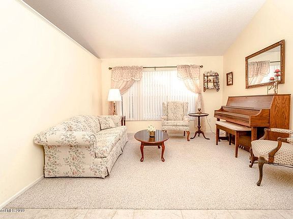 3rd image of 863 Jamestown Dr