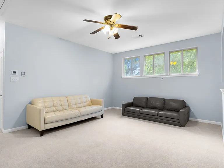 1318 Barton Crk — Photo 18