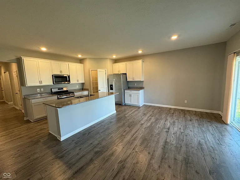 855 Downey Ln — Photo 9