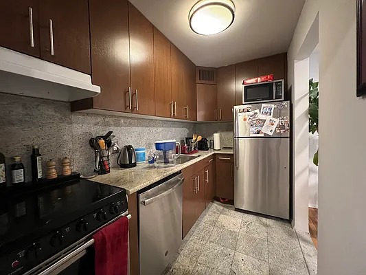 Rented by AZ REALTY NYC LLC | media 13