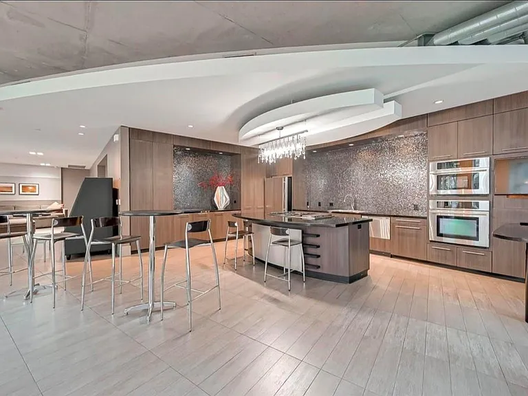 1901 Post Oak Blvd #OAK-2402 — Photo 30