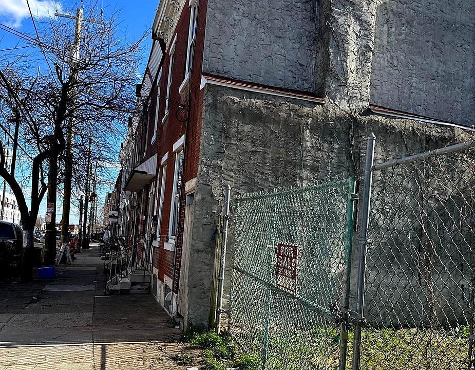 2nd image of 2112 E Somerset St