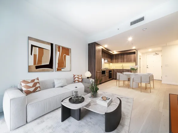 5212 Cambie St #312, Vancouver, BC V6B 2N4