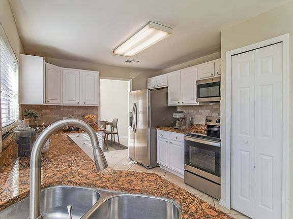 3rd image of 7188 Ironwood Dr