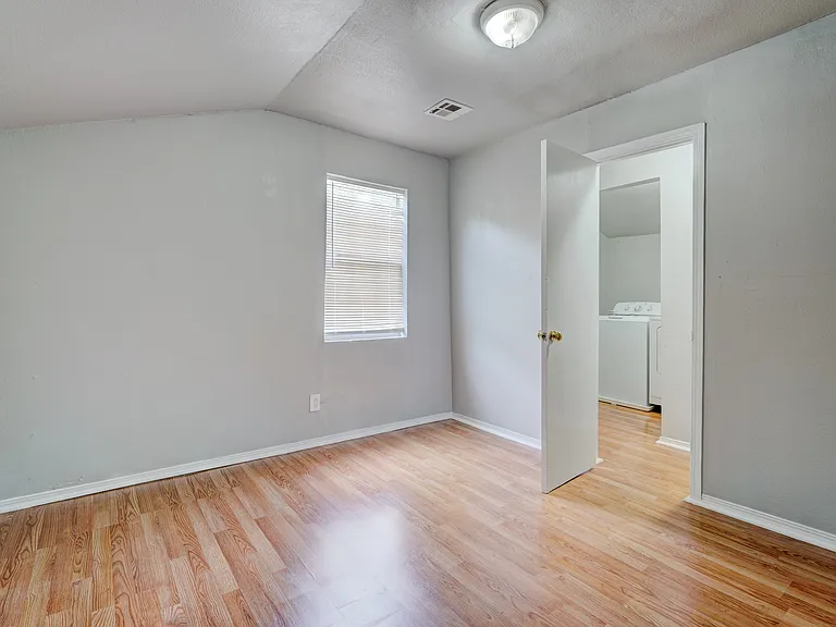 21830 SE 44th St — Photo 10