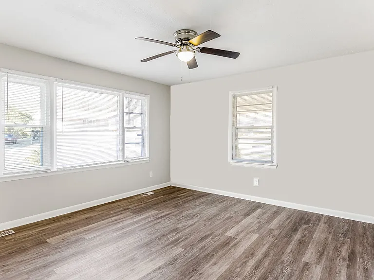1089 Essex Pl — Photo 12