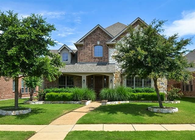 1st image of 921 Pelican Dr