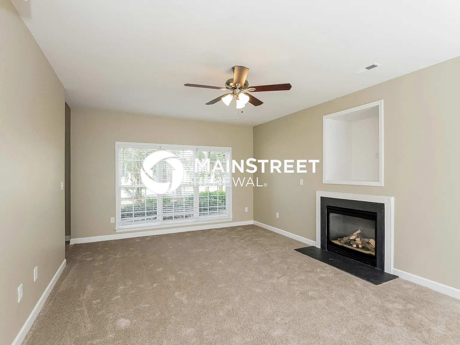 4000 Enderbury Dr — Photo 2