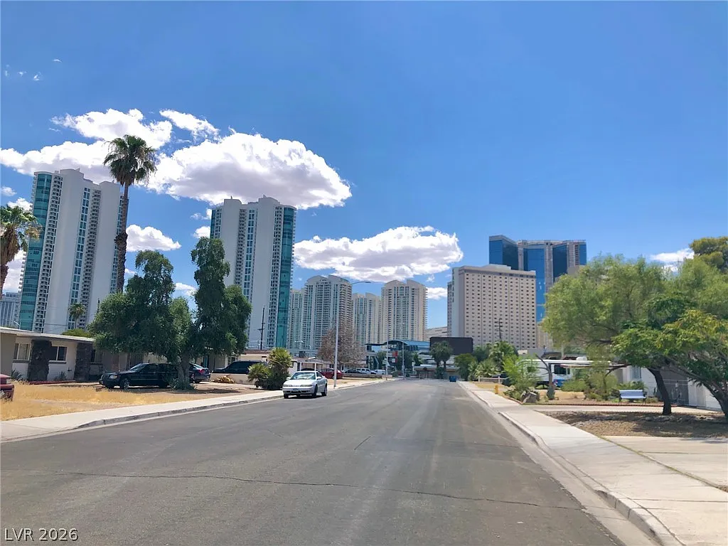 2 bed, 1.0 bath, 951 sqft, $1,695 — Photo 4