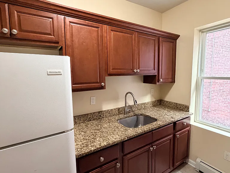 310 Edgewood Ave #3 — Photo 5