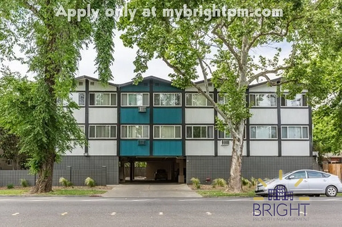 Building Photo - 411 on First