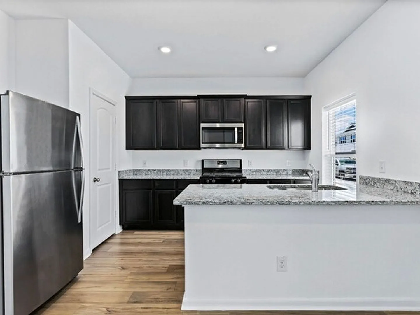 New Build 3 Bedroom Condo in West San Antonio — Photo 4