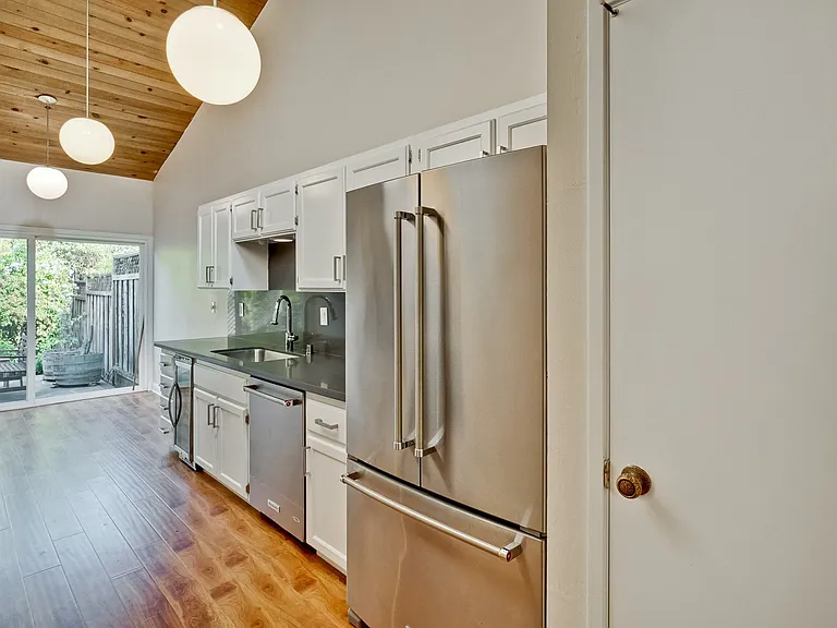 4271 Ponce Dr — Photo 5