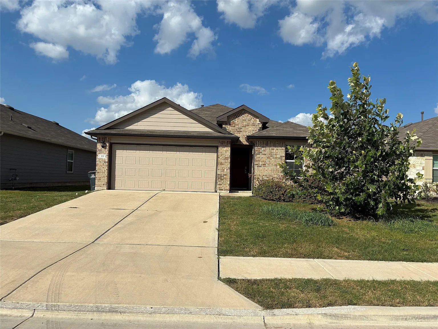 4 bed, 2.0 bath, 1739 sqft, $2,100 — Photo 2