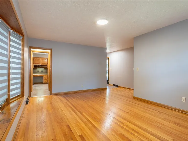 7221 Lexington Ave — Photo 5