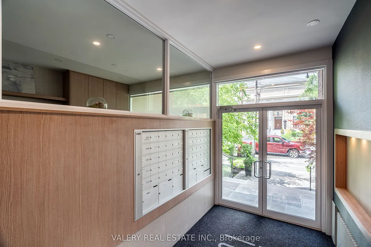 Building Photo - 161 Saint George St #608
