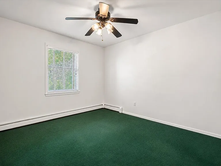 13 N Peach St — Photo 11