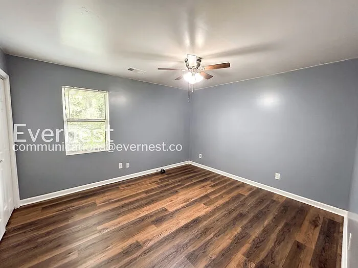 387 Annie St — Photo 10