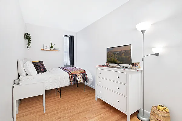 Rented by Corcoran | media 19