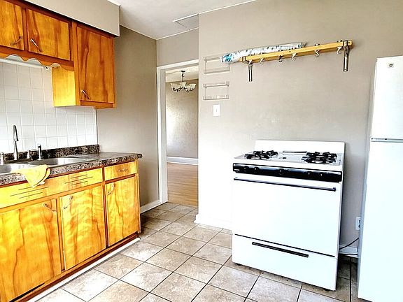 4th image of 202 E 7th St #2-202-1