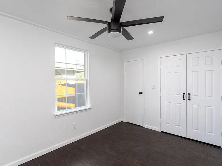 945 E Drexel Ave — Photo 12