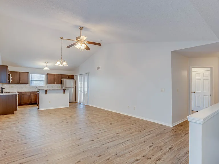 1048 E Karla Ave — Photo 4