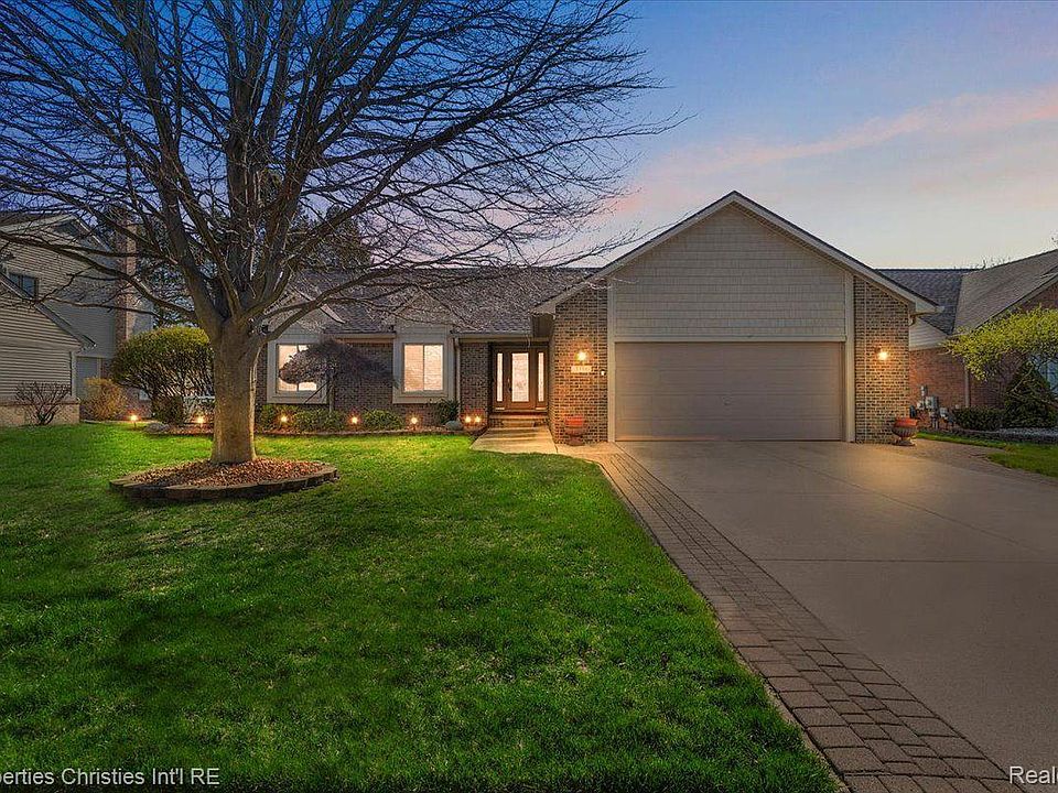 1st image of 7716 Maple Dr