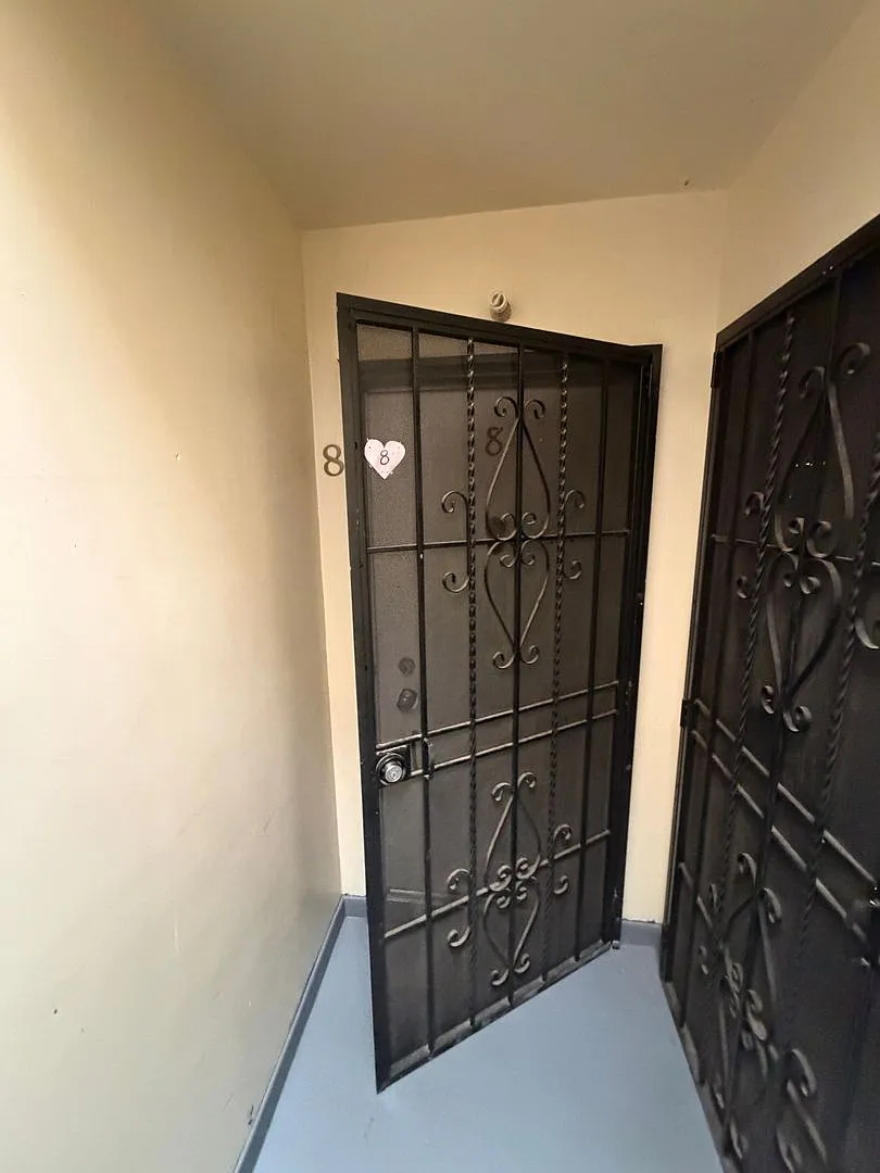 Hoover St. Apartments — Photo 3