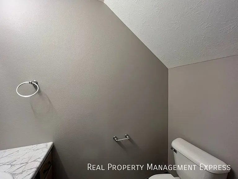 2114 S Ronsiek Ave — Photo 6