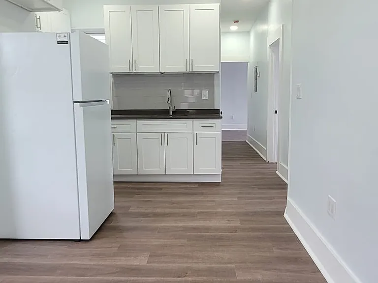 329-331 Elizabeth Ave — Photo 13