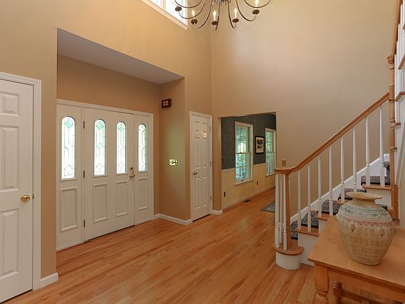 4th image of 136 Upper No Highland Pl