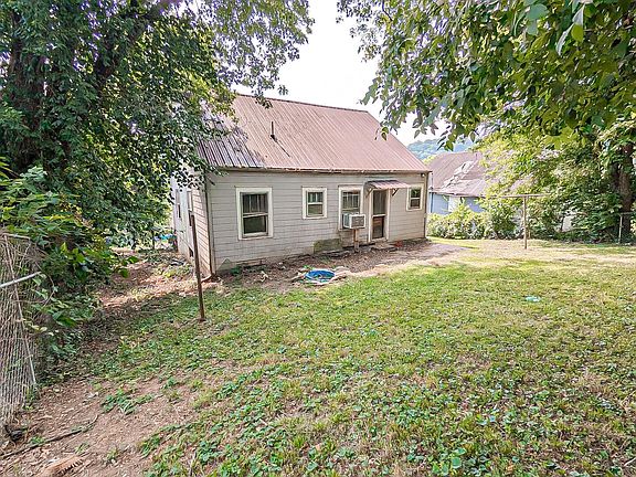 3rd image of 814 1st Ave