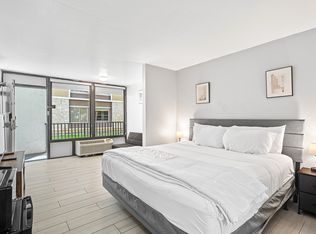 2520 Stirling Rd #305, Hollywood, FL 33020