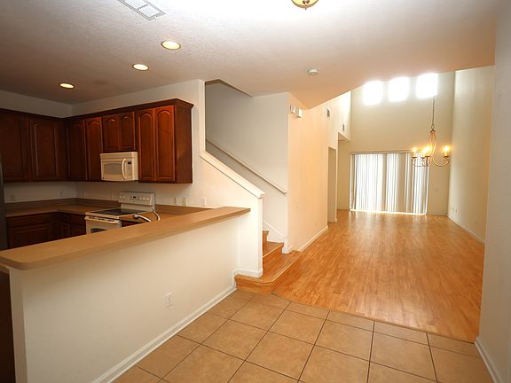 3rd image of 1552 Croydon St
