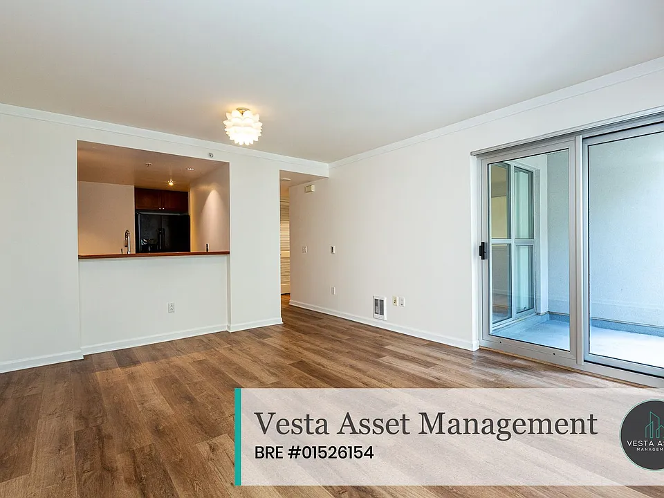 400 Beale St #402